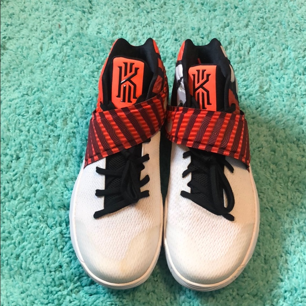 Kyrie 2 “Crossover”